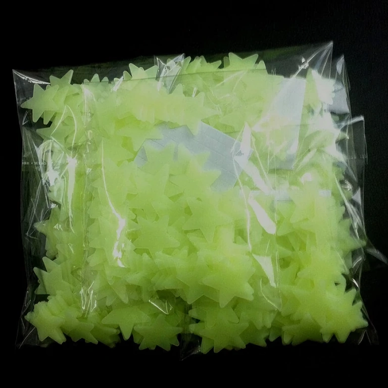 Dekorace dětského pokoje s fosforeskujícími hvězdami