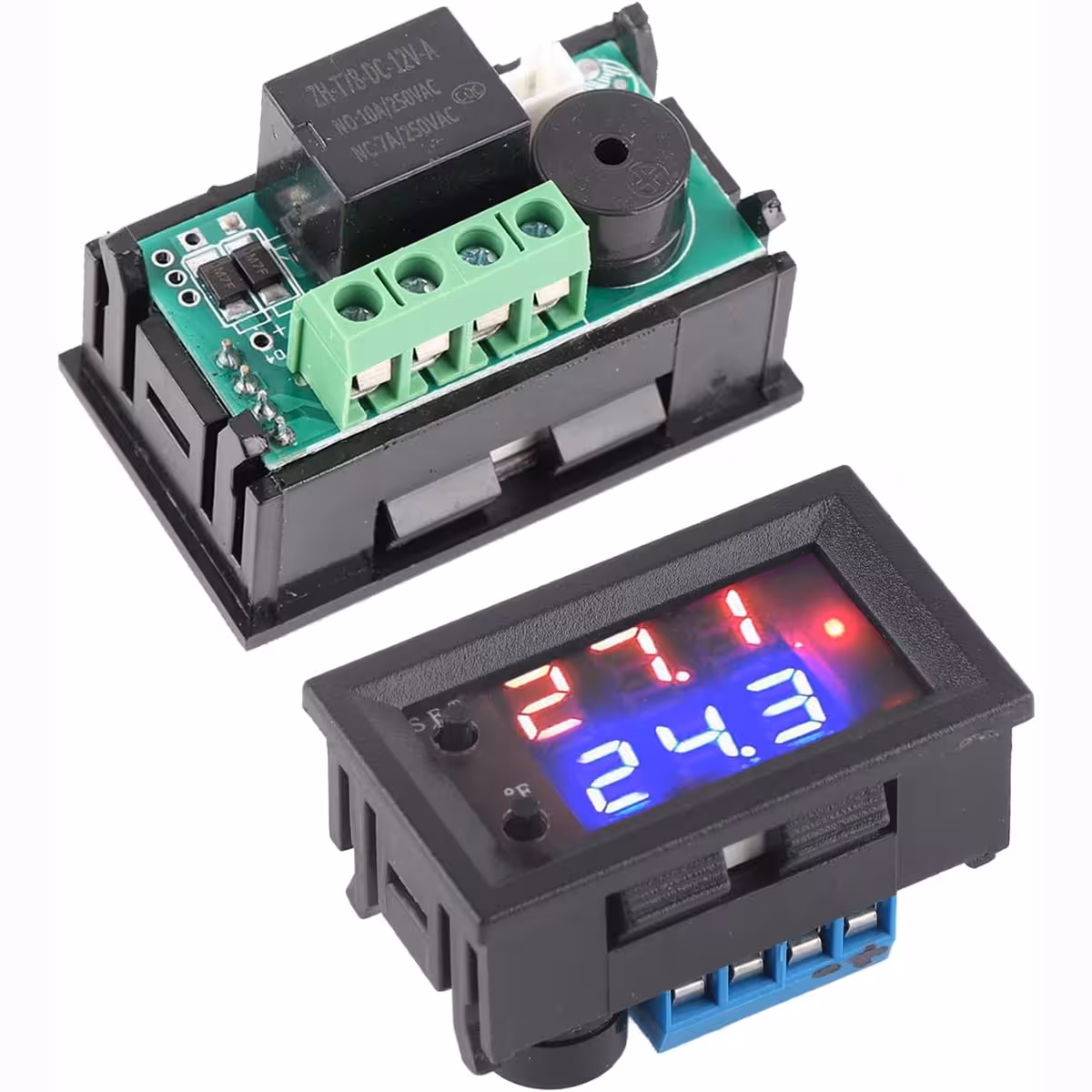 Pohled na přední a zadní stranu digitálního termostatu s displejem a svorkami