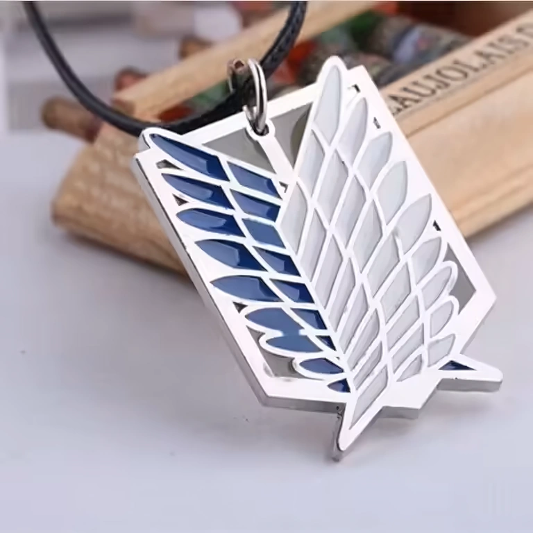 Anime náhrdelník s přívěskem Attack on Titan, stříbrný