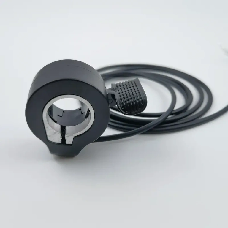 Ergonomická rukojeť pro přesné ovládání na elektrické koloběžce