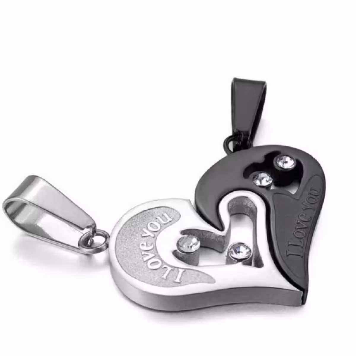 Dva řetízky s přívěsky srdce, vhodné pro páry