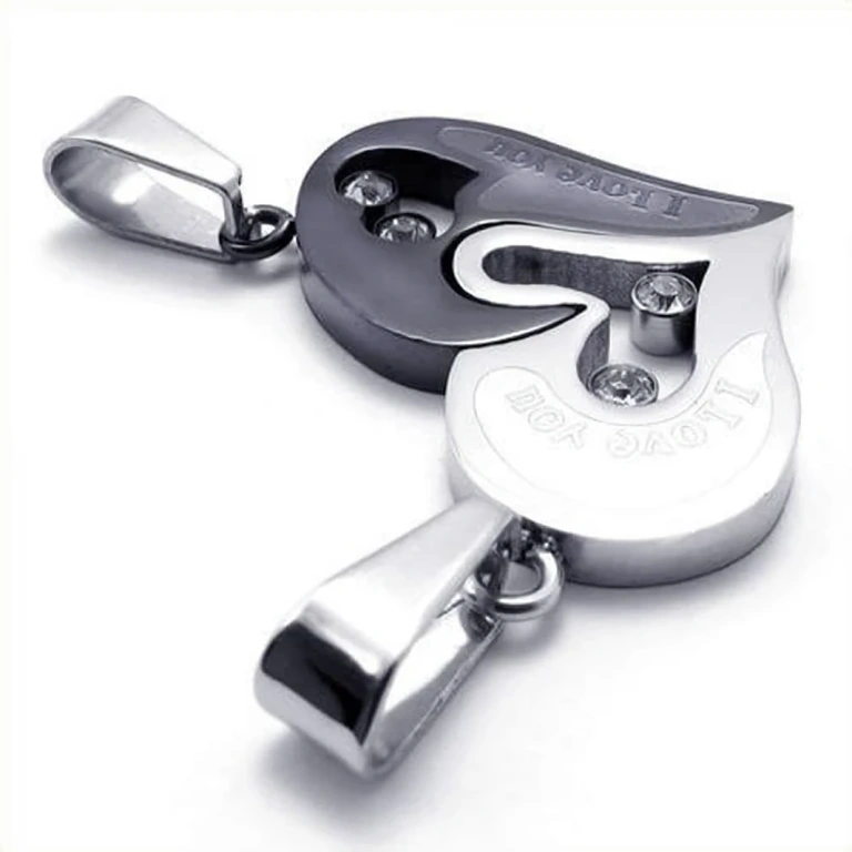 Stříbrné a černé přívěsky srdce pro páry Přívěsky srdce ve stříbrné a černé barvě pro páry