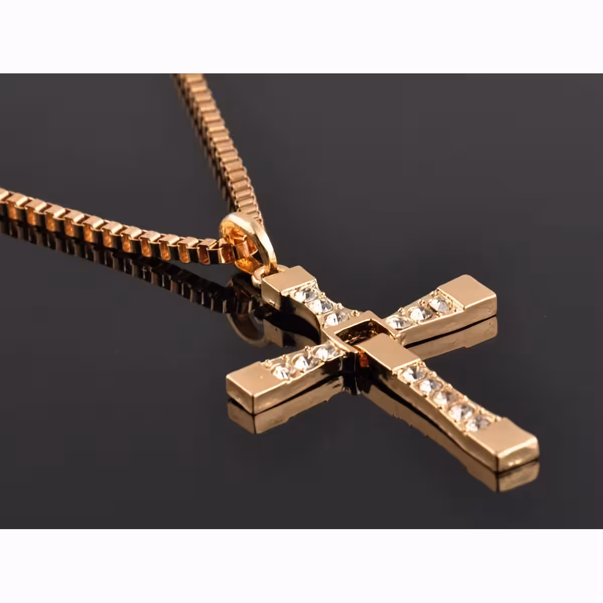 Zlatý křížový přívěsek se syntetickými kameny Swarovski