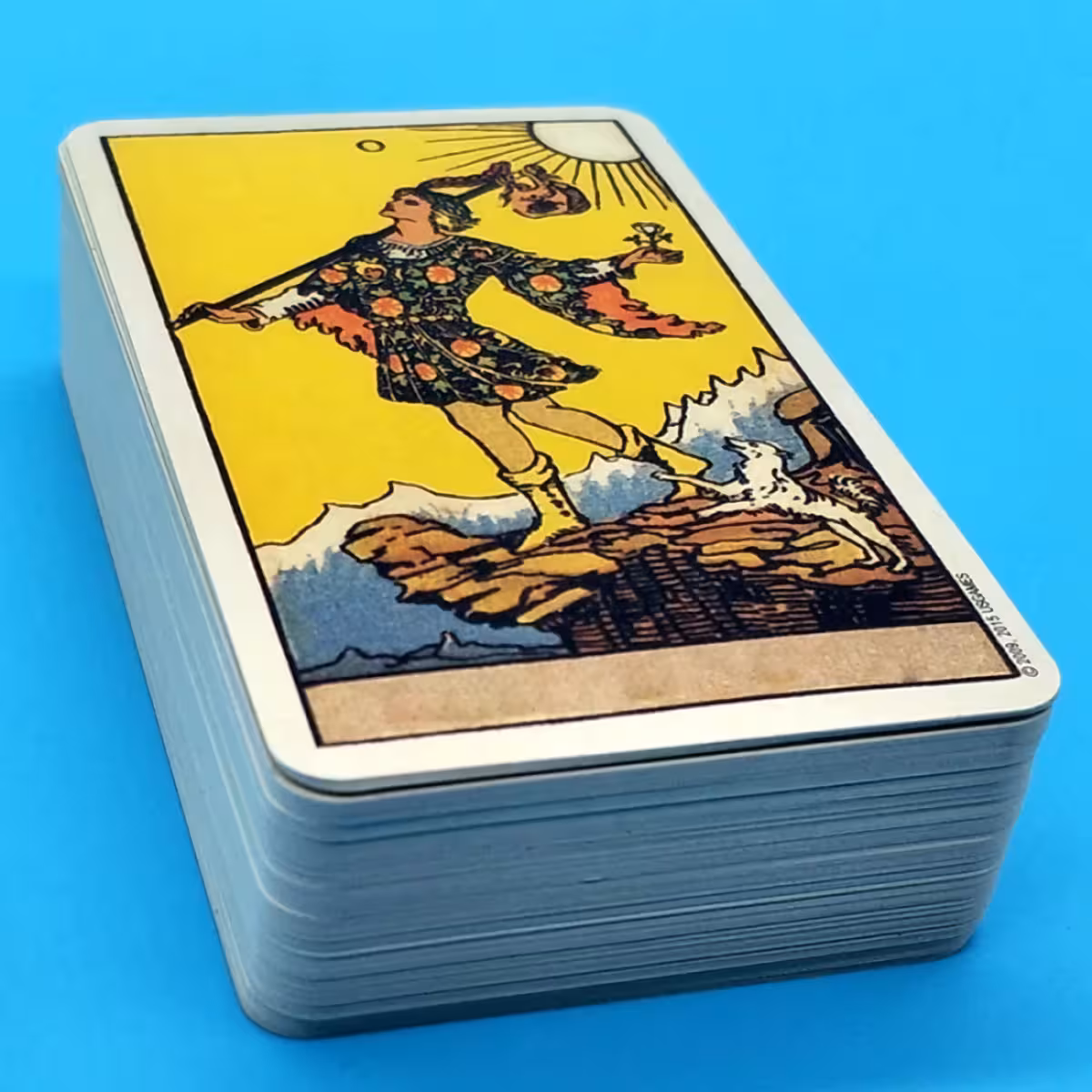 Mystický design a magické symboly na tarotových kartách