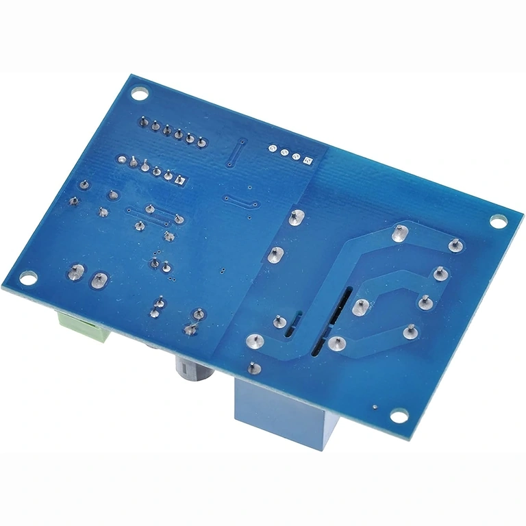 Automatický elektronický regulátor pro olověné a lithium baterie