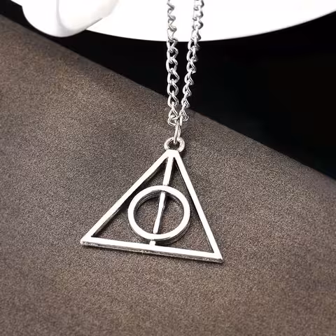 Přívěsek řetízek Harry Potter Deathly Hallows Triangle Silver – magický šperk