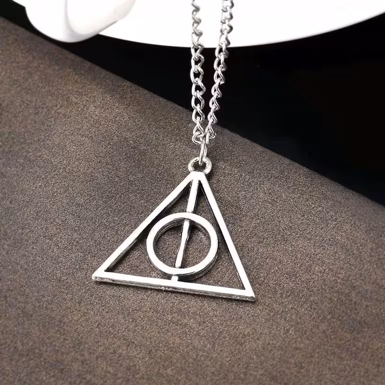 Přívěsek řetízek Harry Potter Deathly Hallows Triangle Silver – magický šperk