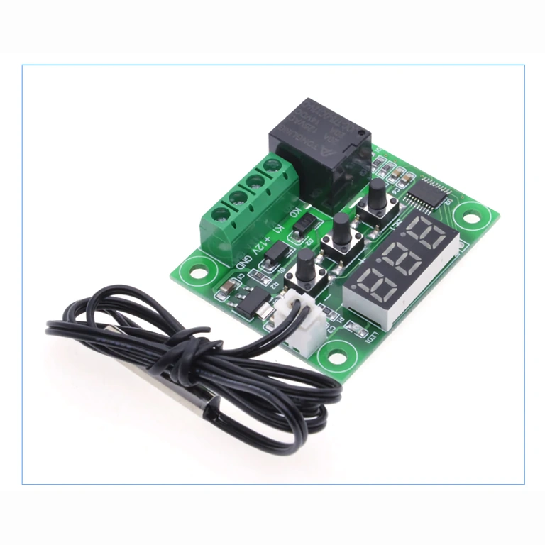 LED displej a tlačítka pro ovládání teploty