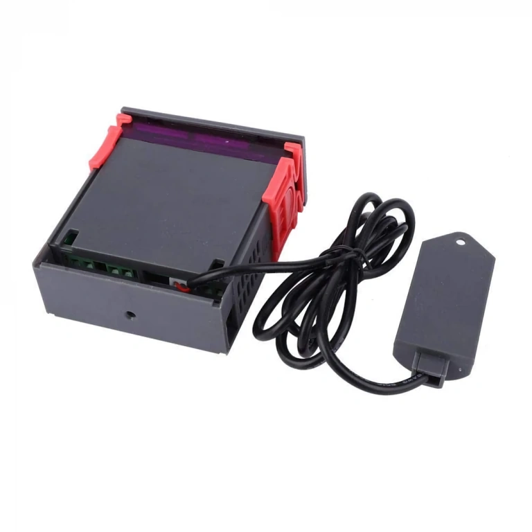 Digitální panelový regulátor se senzorem STC-3028