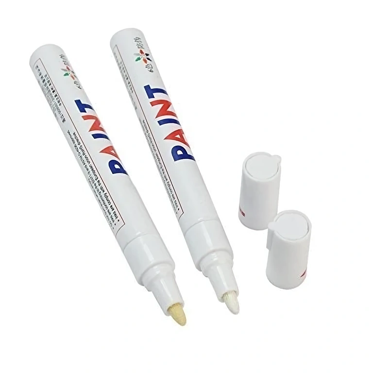 Ideální bílý fix pro pneumatiky automobilů nebo kol