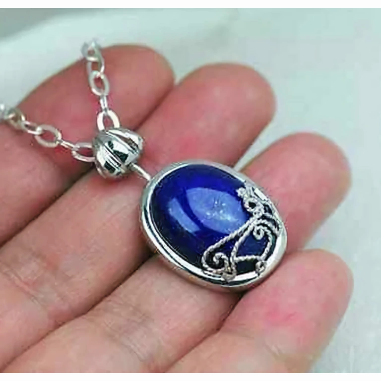 Náhrdelník ochrana proti upírům Lapis Lazuli Šperk s kamenem Lapis Lazuli pro ochranu před slunečním světlem, ve stylu Vampire Diaries