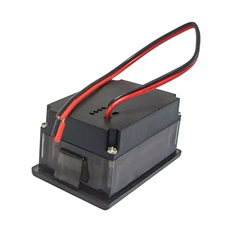 Přesné měření napětí pro auto a elektrické systémy s jasným displejem