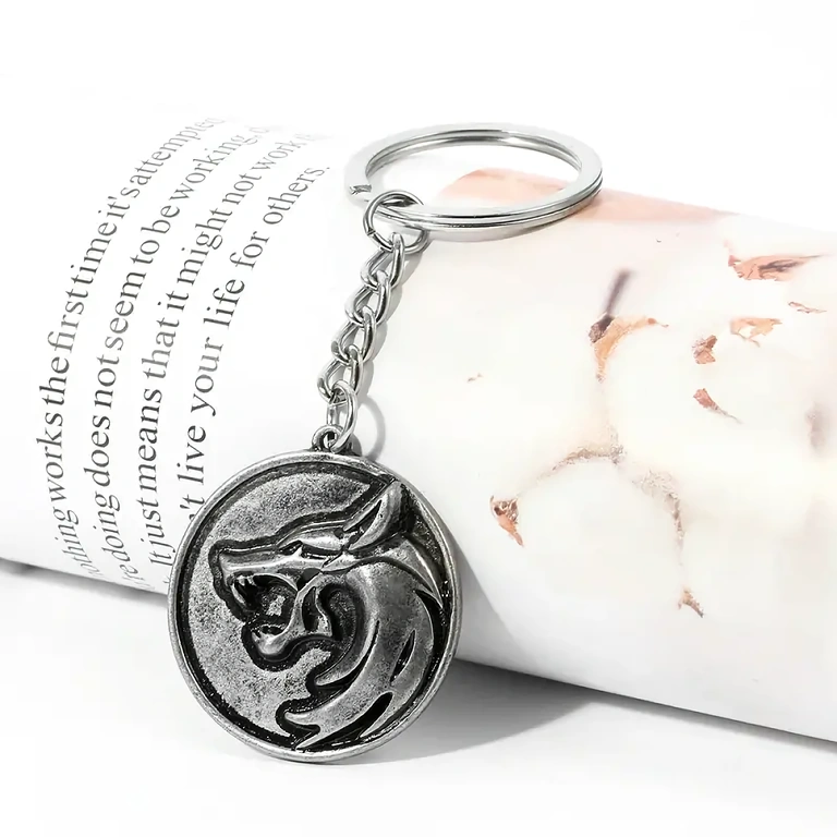 Řetízek a přívěsek z kovu s vlčí hlavou The Witcher, antik vzhled