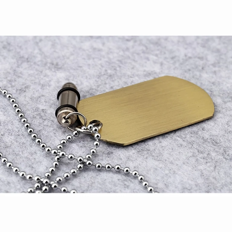 Pánský doplněk z army řetězu, dog tag a přívěsek střela