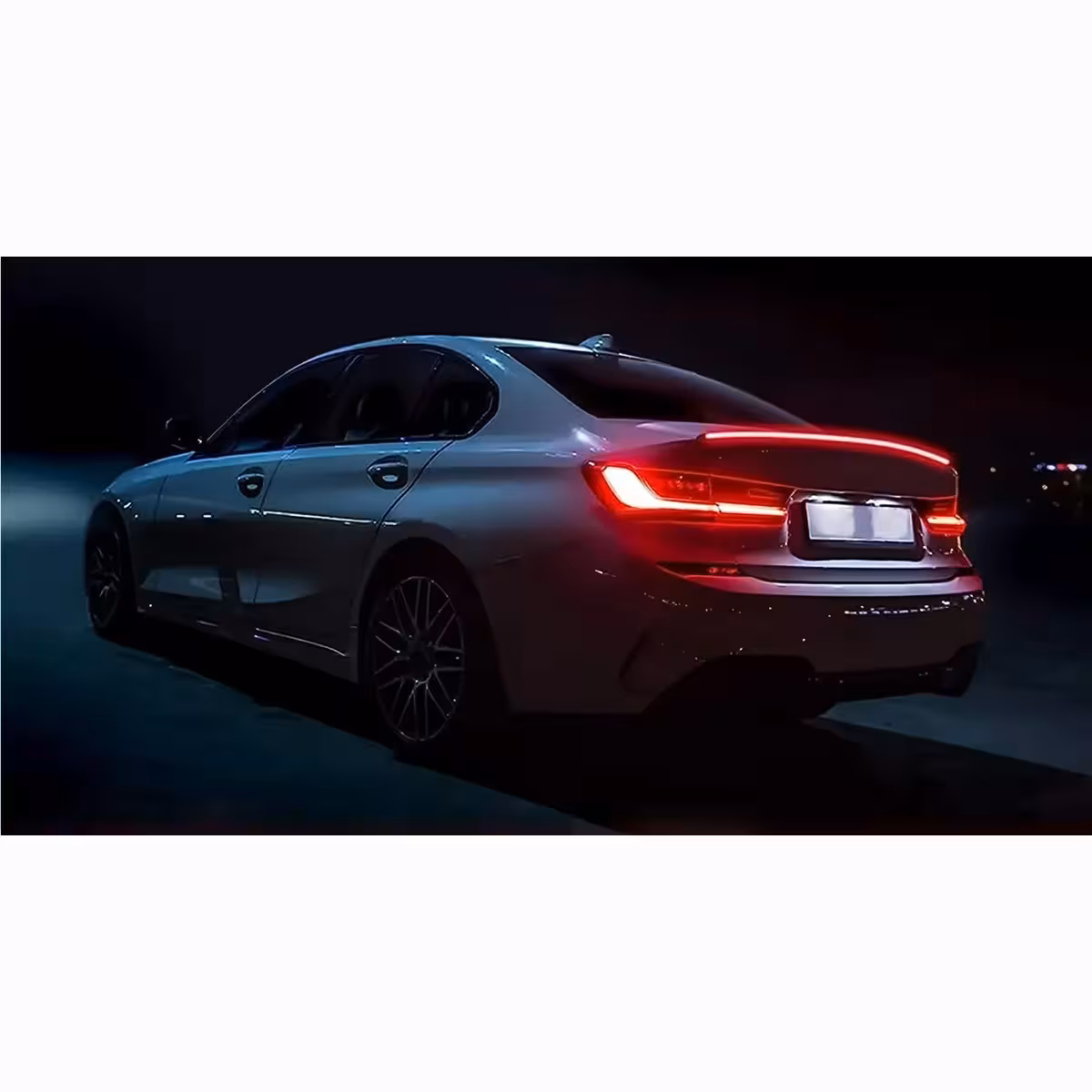 Křídlo s LED páskem a 12V brzdovým světlem pro auto