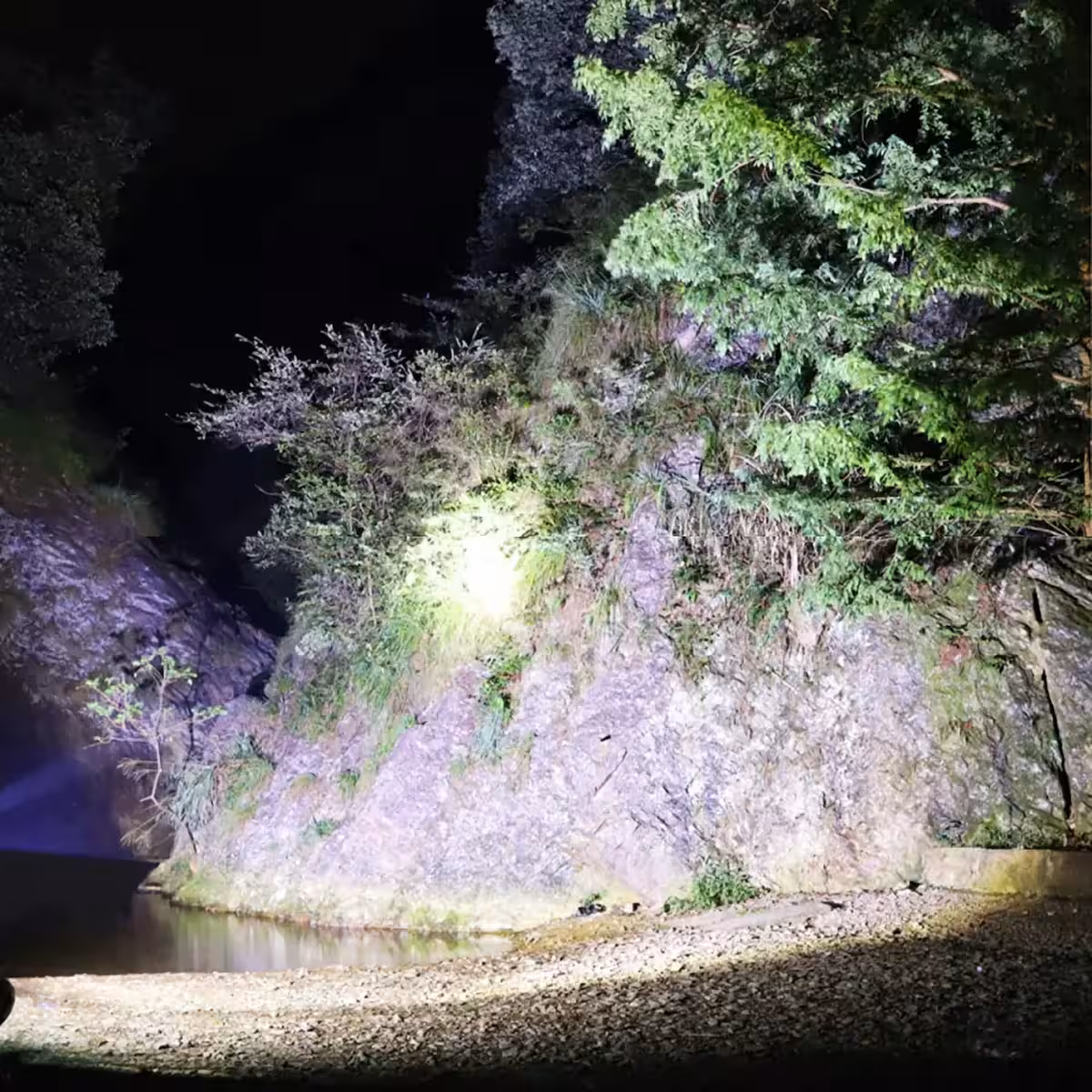 Čelovka pro rybaření s ochranou proti vlhkosti