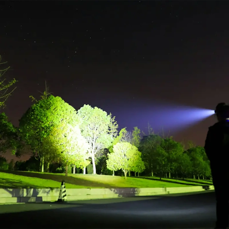 Výkonná LED čelovka pro venkovní aktivity LED čelovka pro kempování, rybaření a turistiku