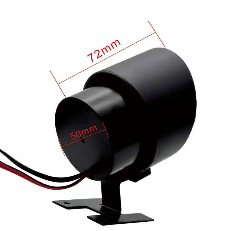 Senzor s digitálními hodinami a voltmetrem pro sledování teploty vody a baterie ve vozidlech