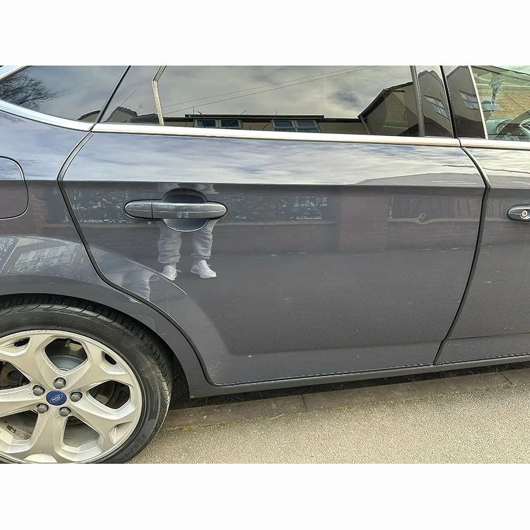 Flexibilní pás pro ochranu hran dveří automobilu