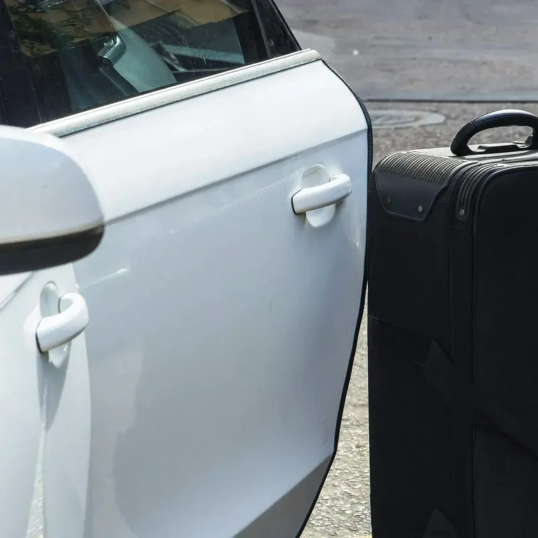 Gumový těsnící pás pro boční ochranu dveří auta