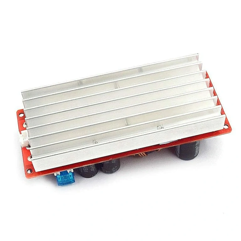 Robustní DC-DC měnič pro napájení zátěží s vysokým výkonem