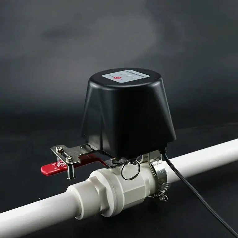 Wi-Fi elektroventil instalovaný přímo na vodovodní trubku pro automatické ovládání