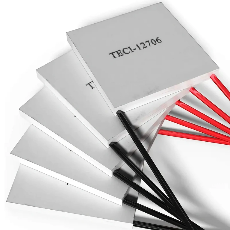 Termoelektrický modul s Peltierovými články pro chlazení a ohřev
