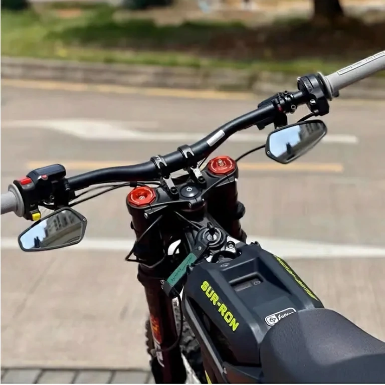 Sada zrcátek vyrobená z CNC hliníku, odolná a lehká