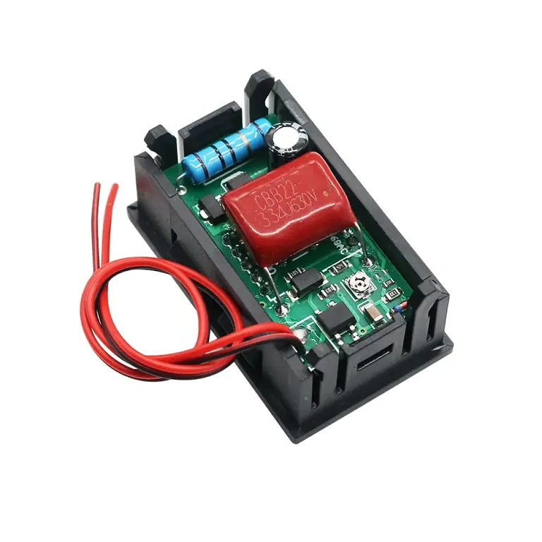 Zadní pohled s elektronickými komponentami digitálního voltmetru