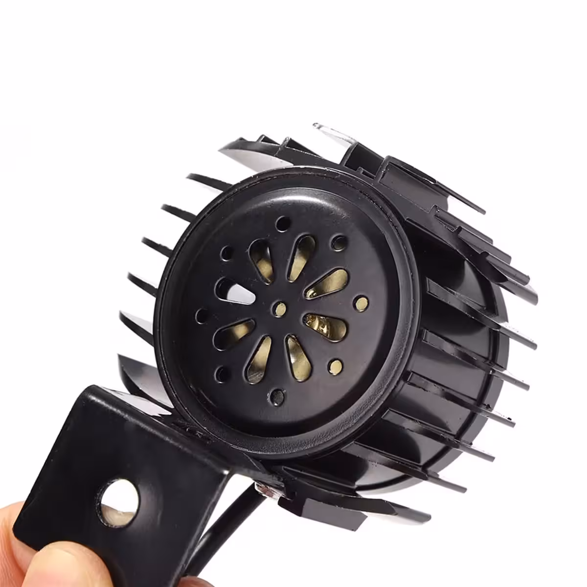 Integrovaný elektronický klakson ve světle, detailní pohled