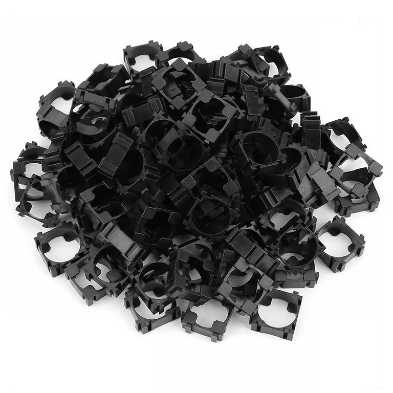 100 modulárních držáků pro Li-ion baterie 18650, celkový pohled Velká sada 100 modulárních držáků pro upevnění 18650 článků