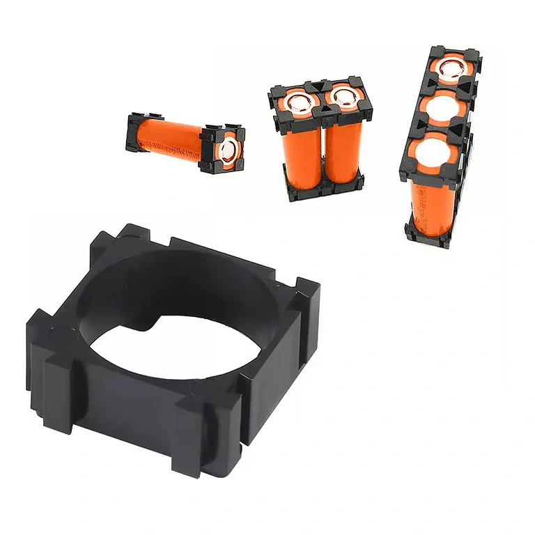 Detail zblízka modulárního držáku pro články 18650 Detailní close-up modulárního držáku pro článek 18650