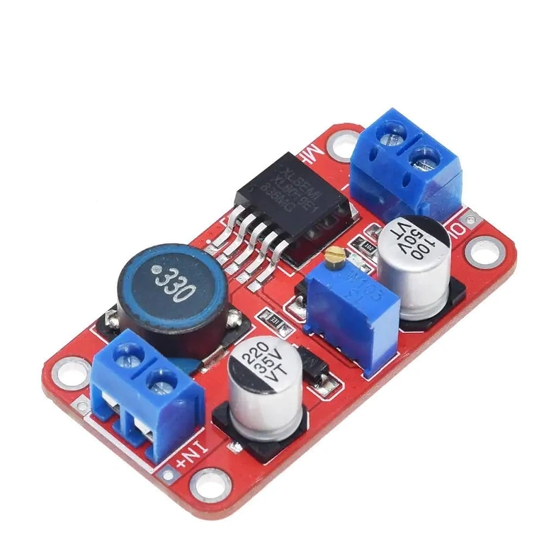 XL6019 DC-DC Boost Converter, jasný přední pohled pro detailní hodnocení designu