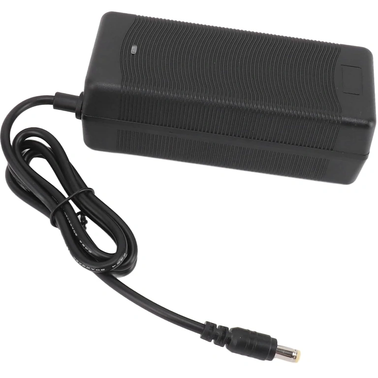 Nabíječka 48V–54,6V 2A pro koloběžky, kola a elektrické skútry, s ochranou a LED indikátorem