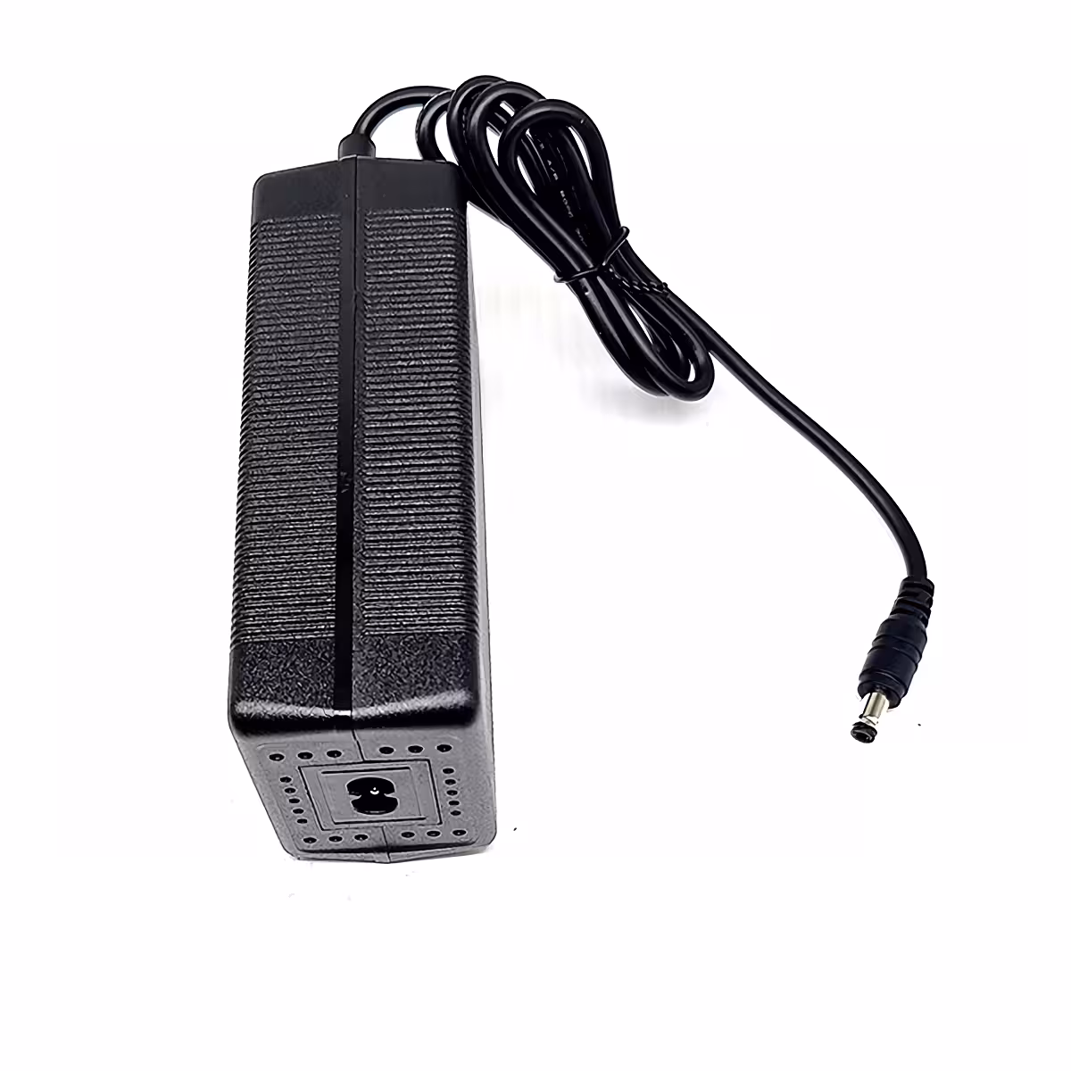 Boční pohled na nabíječku 60V 2A, kompaktní a přenosná, s tichým ventilátorem