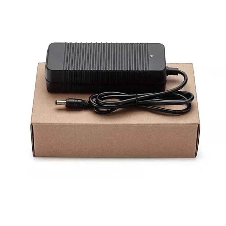 Originální balení nabíječky 24V Li-Ion 2A pro koloběžky a kola