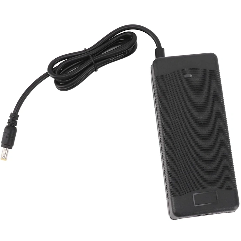 DC konektor 2,1×5,5 mm pro 21V 2A Li-Ion nabíječku – kompatibilní s 18V Li-Ion bateriemi a přenosným nářadím