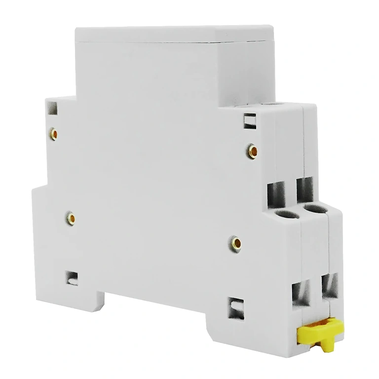 Digitální voltmetr namontovaný na DIN lištu pro elektrické panely