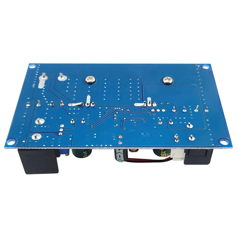 Detail zadní strany DC-DC Step-Down 600W 25A, zobrazení konektorů a chladicích prvků