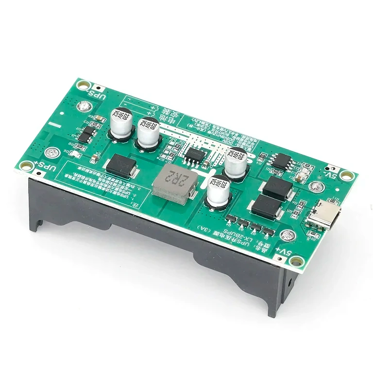 Mini UPS modul připojený se 2 bateriemi 18650, připravený pro nepřerušované napájení