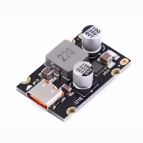 Čelní pohled na 65W USB-C PD modul s konektorem