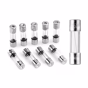 Detail skleněné trubice pojistky 10A 5x20 mm