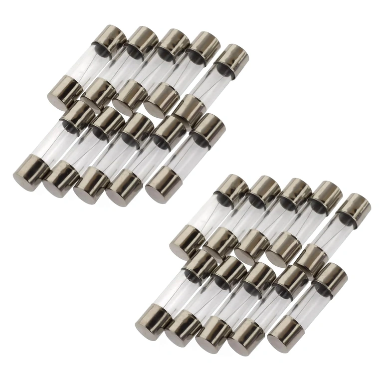 Skleněná pojistka 10A 5x20 mm – instalovaná na elektrickém zařízení