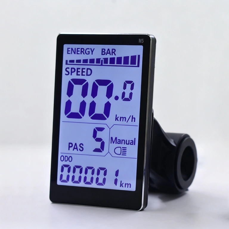 Boční pohled na sadu řídicí jednotky a displeje M5 pro elektrické kolo 500W–1000W