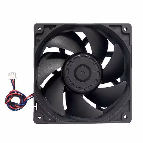 Přední pohled na axiální ventilátor 120x120mm 24V